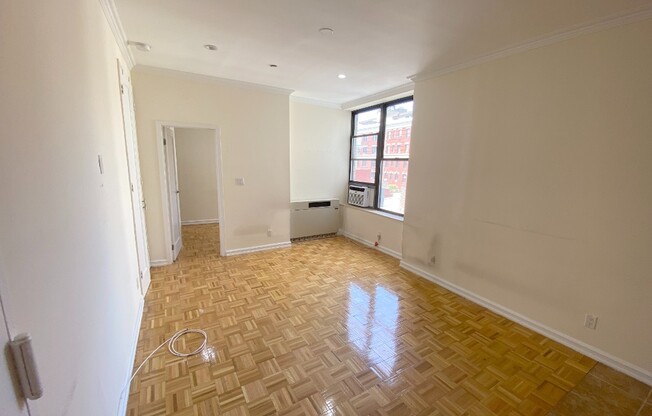 304 W 92 ST