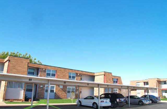 2 beds, 1.5 baths, 925 sqft, $725, Unit 2024