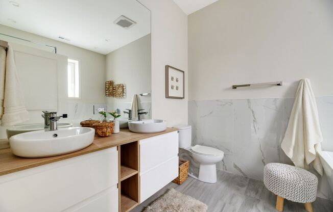 2 beds, 2 baths, 1,230 sqft, $2,406, Unit 770-2E