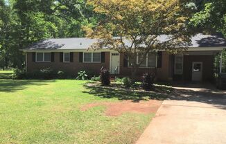 3 Bedroom 2 Bathroom Brick Ranch Home near Cherry Park