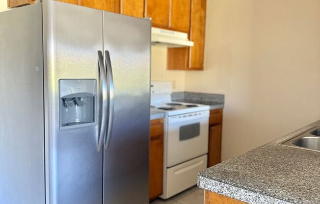 2BD/2BTH with Central A/C, Private Patio, Walk-In Closet, Onsite Laundry, and Parking!