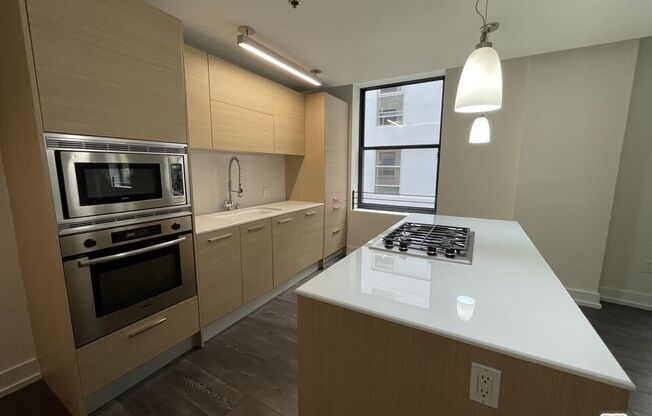 1 bed, 1 bath, 808 sqft, $2,784, Unit 924