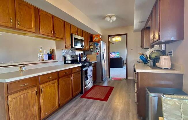 1663 N BELMONT CT