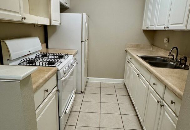 1 bed, 1 bath, $899