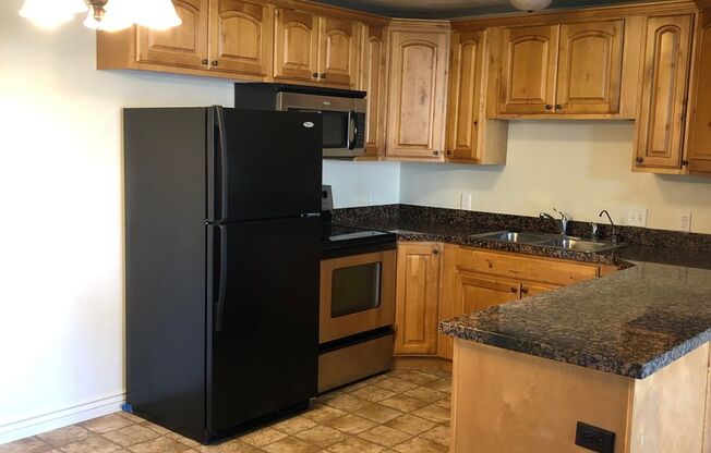 3 beds, 2 baths, $1,425, Unit 202