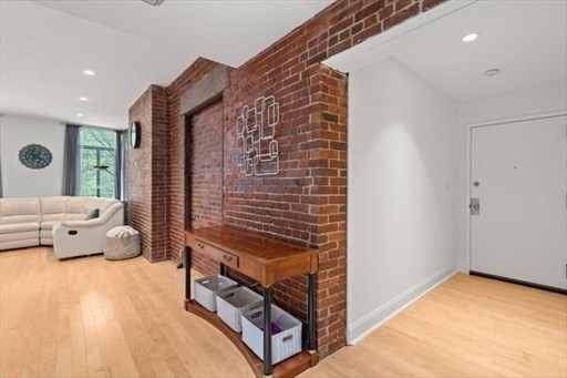 142 COMMERCIAL ST
