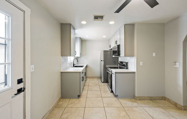 2 beds, 2 baths, $1,600