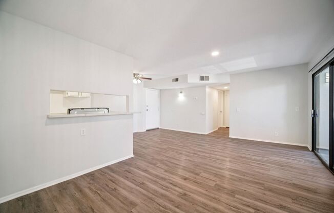 2 beds, 2 baths, 905 sqft, $1,948, Unit 103