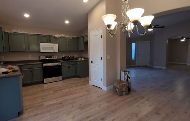 SPACIOUS and beautifully remodeled home! Excellent floorplan!