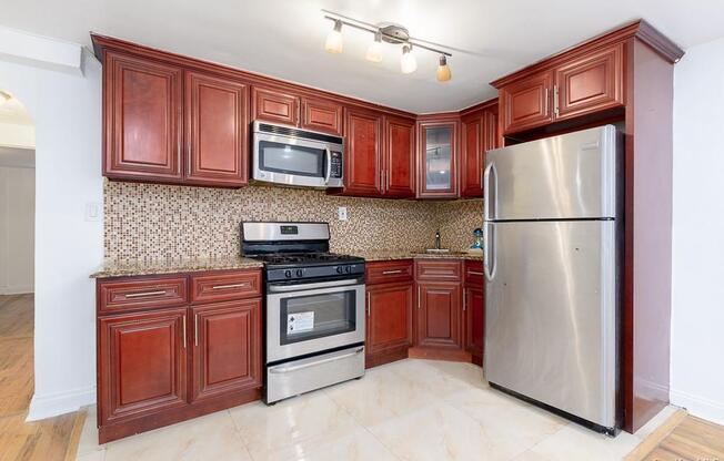 657 96 ST E