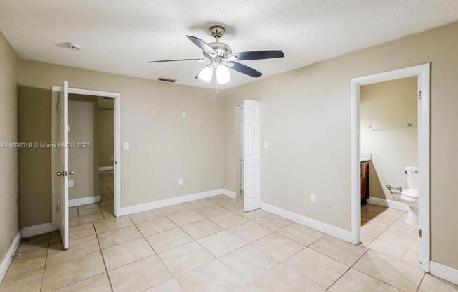 20015 W OAKMONT CIR