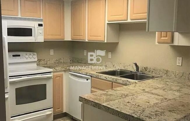 Murray Hill Ground Level Condo! Club House w/Pool & Fitness Center!
