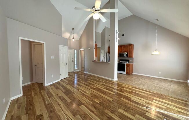 Charming Garden-Style 3 Bedrooms 2 Bathroom Single Family Home for Rent in South Austin, Cul-de-Sac lot