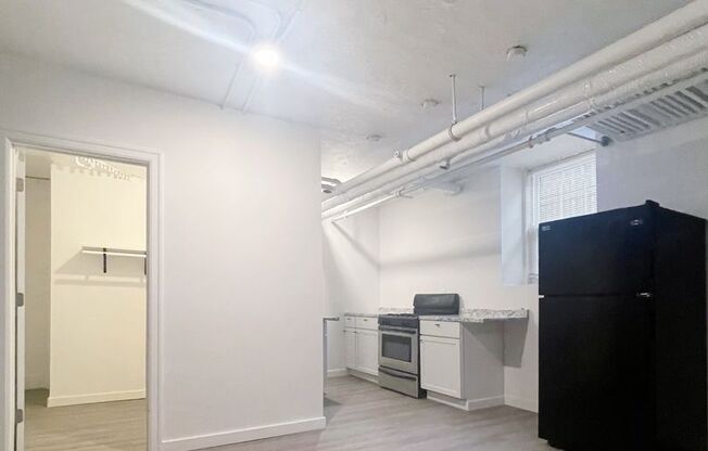 Studio, 1 bath, 345 sqft, $895, Unit 15