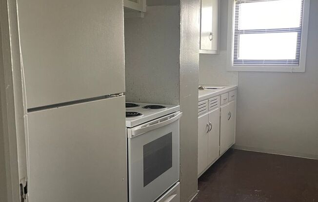 2 beds, 1 bath, 820 sqft, $1,300, Unit 08E