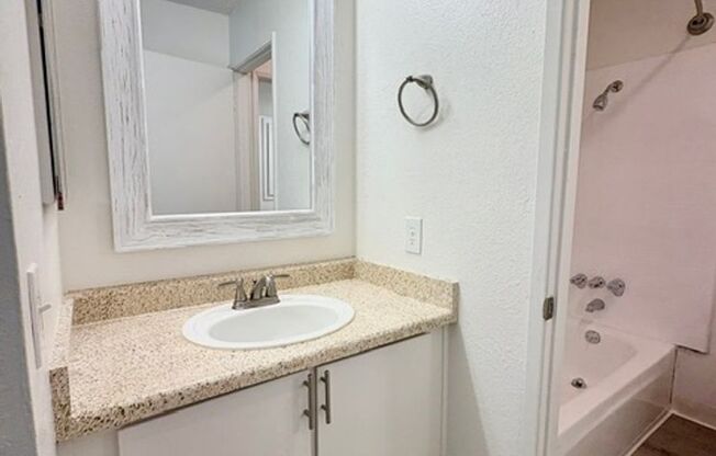 1 bed, 1 bath, 700 sqft, $1,585, Unit 46