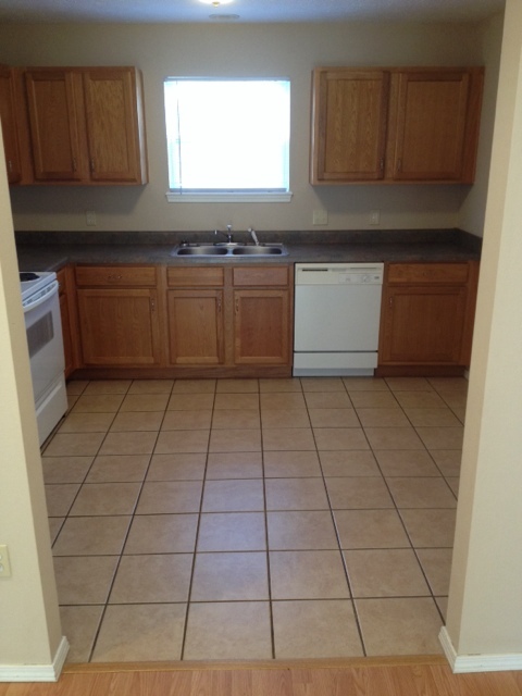 3 beds, 2 baths, $1,200