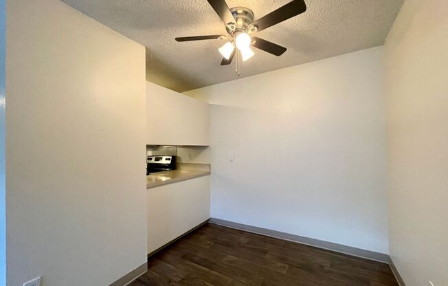 2 beds, 1 bath, 899 sqft, $1,520, Unit 6