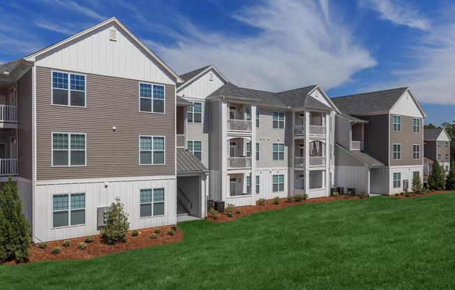 Charming Community In Riverstone Apartments At Long Shoals In Arden, North Carolina