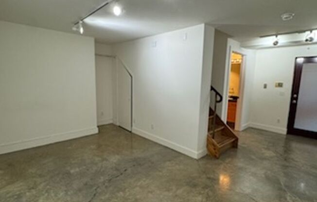 2 beds, 1.5 baths, $3,395, Unit 107