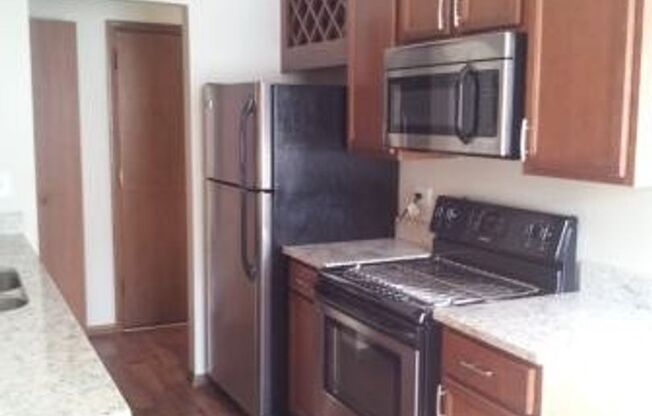 1 bed, 1 bath, 700 sqft, $1,275, Unit 1930203R