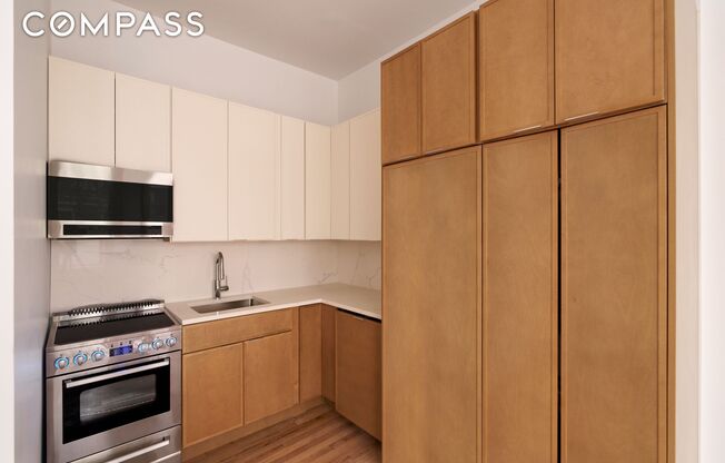 310 W 80th St