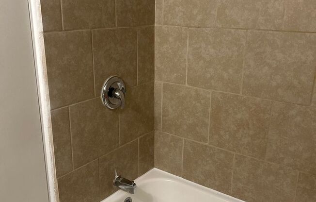 1 bed, 1 bath, 600 sqft, $775, Unit B04 1036 02