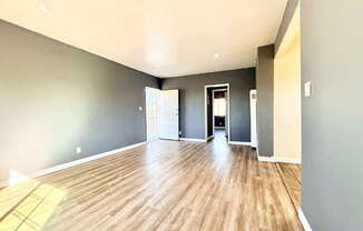 433 1/2 W 81 ST