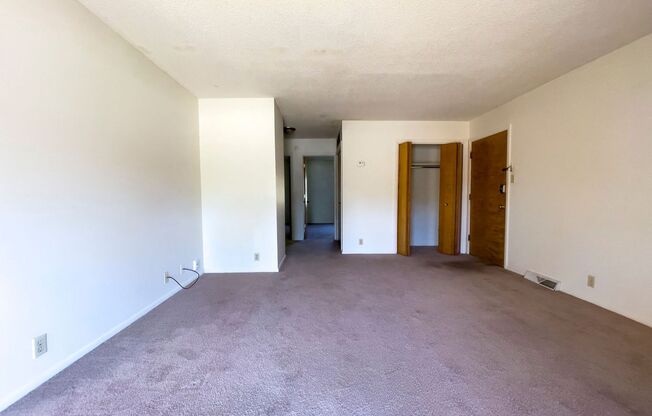 2 beds, 1 bath, 957 sqft, $875, Unit 1H