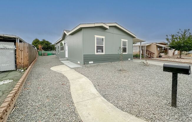 ~RARE FIND~ 55+ 3 BEDROOM HOME IN THE EXCLUSIVE SIERRA DAWN COMMUNITY!