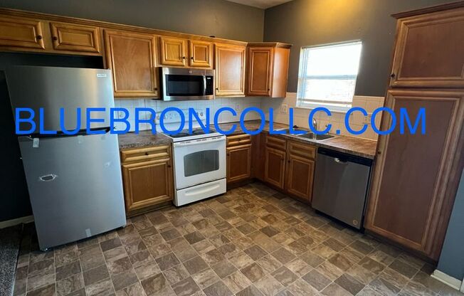 3 beds, 2 baths, $1,599