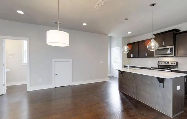 Stylish Home Near Downtown with En-Suite Bedrooms & Community Trail