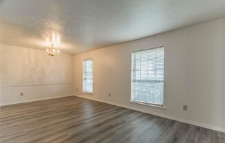 1313 MELROSE DR