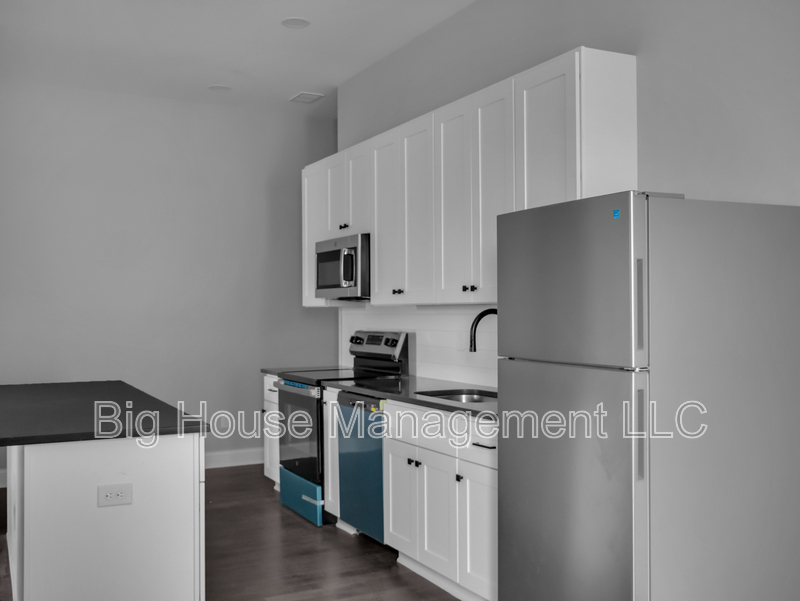 707 DRUID PARK LK DR