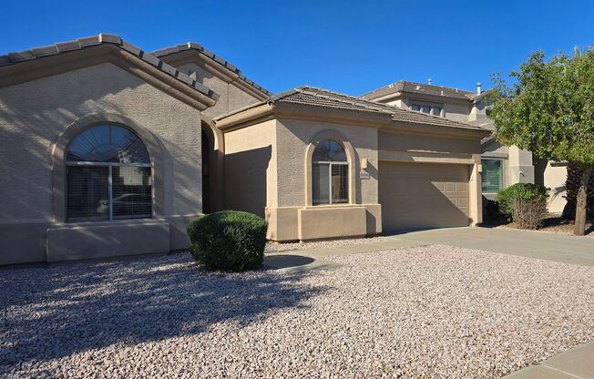 Gated community in Goodyear with new interior!