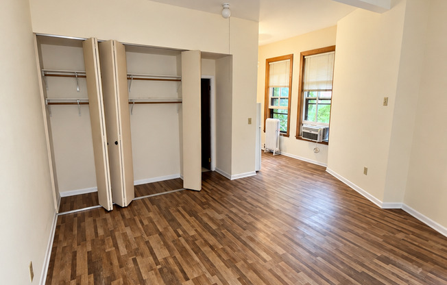 2 beds, 1 bath, $1,450, Unit 320A