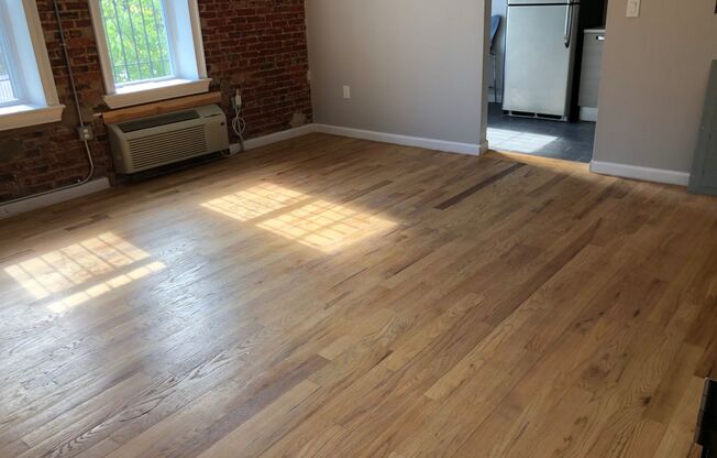 Studio, 1 bath, 430 sqft, $1,000, Unit Unit #11