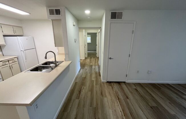 2 beds, 1 bath, 848 sqft, $1,900, Unit 1704