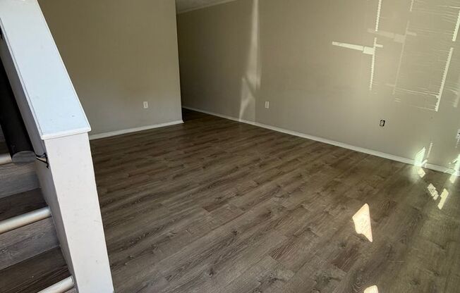 2 beds, 1 bath, 725 sqft, $949, Unit 807-11TH R