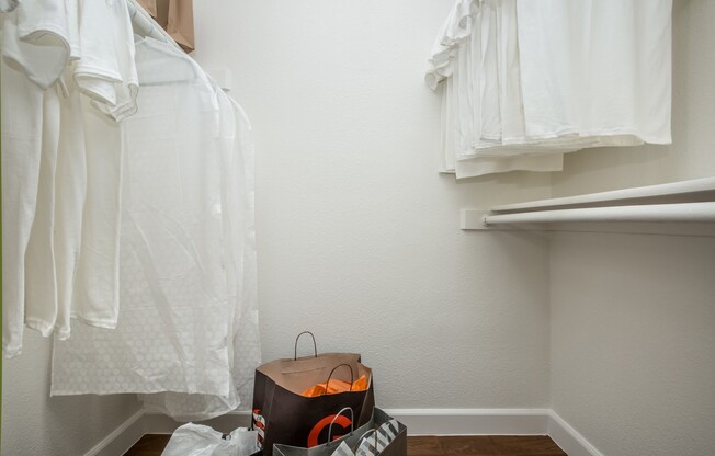 2 beds, 2 baths, 900 sqft, $1,305, Unit 253