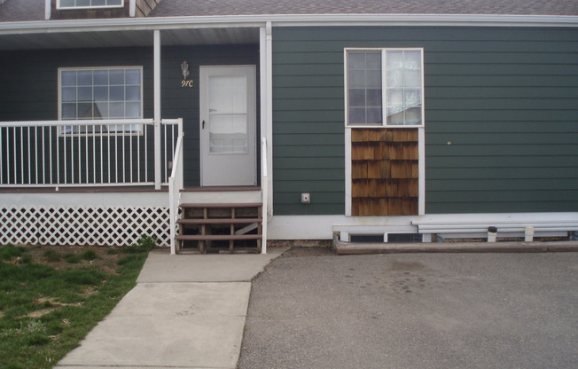 3 beds, 2 baths, $2,600