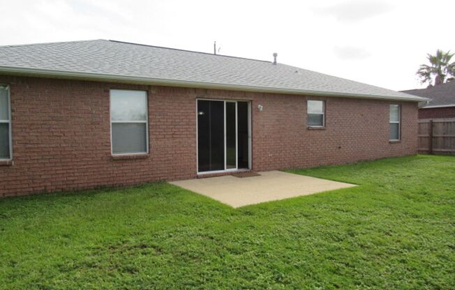 3 beds, 2 baths, $1,650