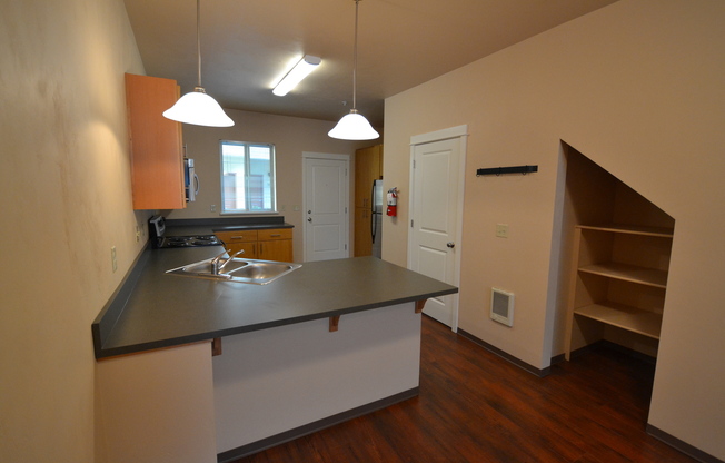 4 beds, 2.5 baths, 1,502 sqft, $3,380, Unit 13