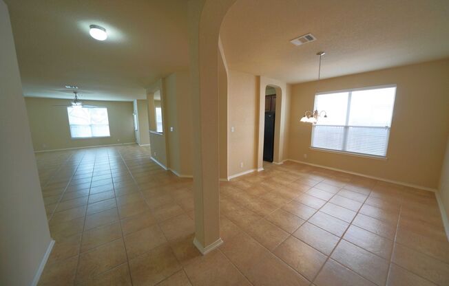 Immaculate Rental Now Available in Cibolo! Realtor Commission: $500