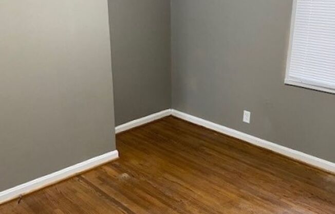 3 beds, 1 bath, $999