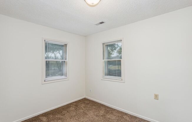 3 beds, 1 bath, $1,185