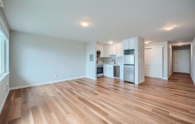 Charming 1bed/1bath Apartment with Stunning Waterfront Views on Alki Beach!