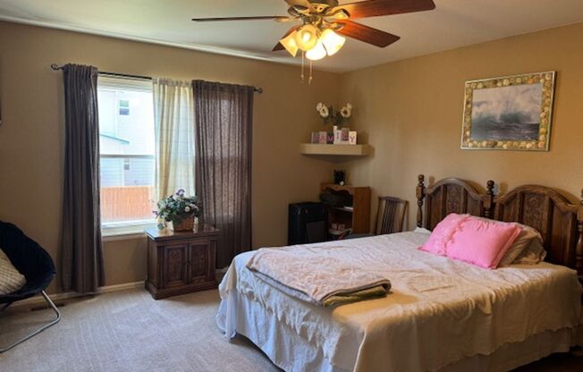 3 beds, 2 baths, $2,500