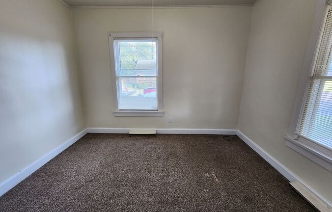 3 beds, 1 bath, $995