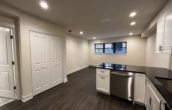 Studio, 1 bath, 550 sqft, $1,500, Unit GR 716-BS